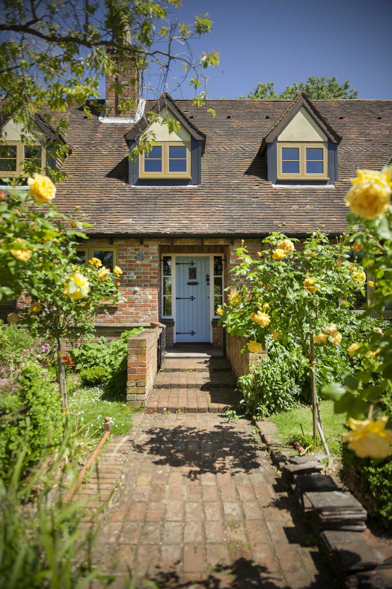 country cottage with residence 9 windows